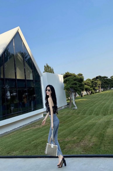 美女模特 深圳外围经纪人 李雨菲 美女模特 深圳外围经纪人 李雨菲